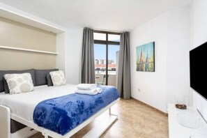 Iron/ironing board, WiFi, bed sheets