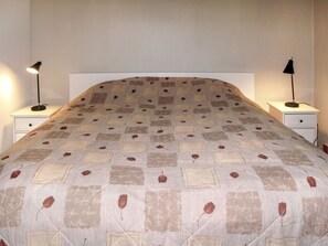 3 bedrooms, iron/ironing board