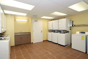 Interior - Modern, Stylish, Waikiki Condo with Free Parking (Honolulu)