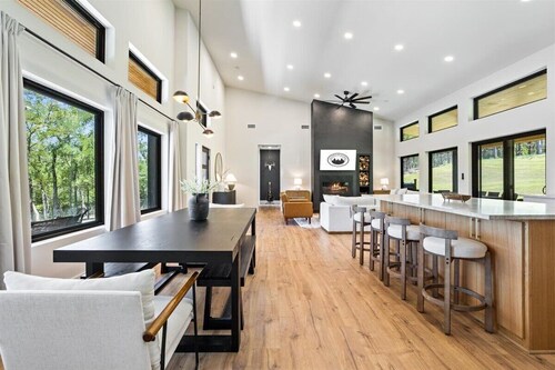 Welcome to The Yellowpine Retreat – Your Luxury Lakefront Retreat Lake Texoma

