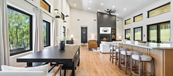 Welcome to The Yellowpine Retreat – Your Luxury Lakefront Retreat Lake Texoma