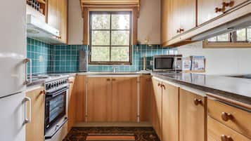 Fridge, microwave, oven, cookware/dishes/utensils