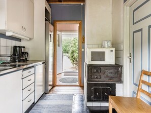 Frigorifero, microonde, forno, pentole/stoviglie/utensili