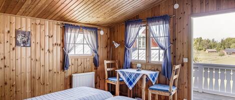2 bedrooms, desk