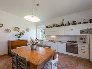 Fridge, oven, dishwasher, cookware/dishes/utensils - Casa Judith by Interhome (Castiglione della Pescaia)