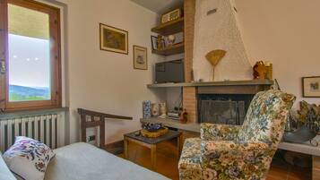 TV, caminetto, lettore DVD