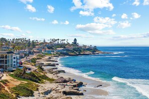 On the beach - Jewel of La Jolla - Oceanfront (La Jolla)