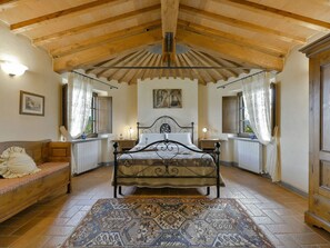 3 Schlafzimmer, Schreibtisch, Bügeleisen/Bügelbrett, WLAN