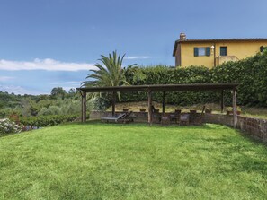 Outdoor dining - Carbonaia (PAA133) by Interhome (Palaia)