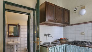 Unclassified image, 5 of 13, button - Carbonaia (PAA133) by Interhome (Palaia)
