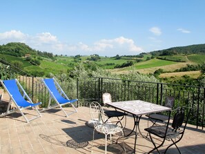 Outdoor dining - Le Sodole - Papavero e Pervinca by Interhome (San Gimignano)