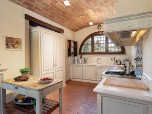 冰箱、微波炉、烤箱、洗碗机