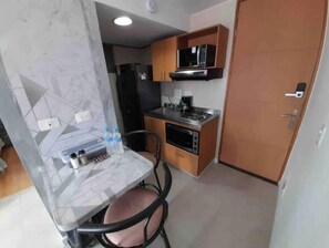 Mikrobølgeovn, ovn og kokeplater