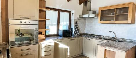 Réfrigérateur, micro-ondes, four, lave-vaisselle