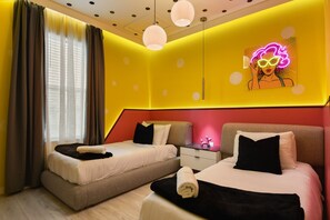 8 habitaciones, tabla de planchar con plancha, wifi y ropa de cama 