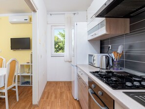 Fridge, microwave, oven, dishwasher