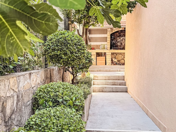 A narrow stone pathway leading to a stone building with a tiled roof. - Ananina by Interhome (Starigrad-Paklenica)