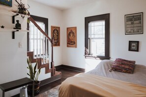 5 soverom, safe på rommet, skrivebord og strykejern/-brett