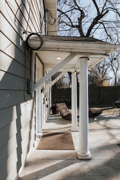 Tranquil Pet-Friendly Bungalow in Midtown Springfield with High-Speed Wi-Fi