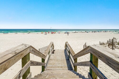 NEWLY RENOVATED! OUTDOOR POOL, BEACH SIDE CONDO