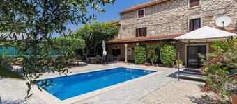 Villa Lucky by Interhome