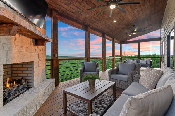 Property grounds - The Overlook w/ Outdoor Pool, EV Outlet, Unbelievable Views, Pickleball, Golf Cart Rental (Broken Bow)