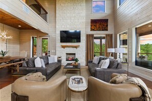 Smart TV, fireplace, ping pong - The Overlook w/ Outdoor Pool, EV Outlet, Unbelievable Views, Pickleball, Golf Cart Rental (Broken Bow)