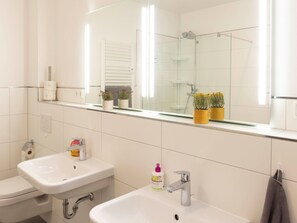 Bathroom - Am Walde by Interhome (Ostseebad Lubmin)