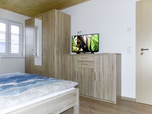 2 室のベッドルーム、デスク、WiFi