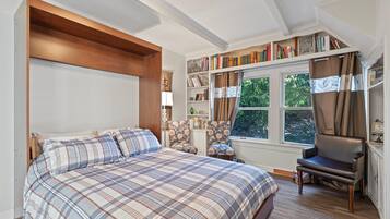 6 bedrooms, desk, iron/ironing board, free WiFi