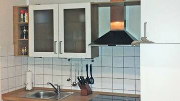 Kühlschrank, Mikrowelle, Ofen, Geschirrspüler