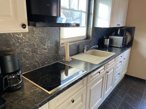 雪櫃、微波爐、洗碗機、多士爐