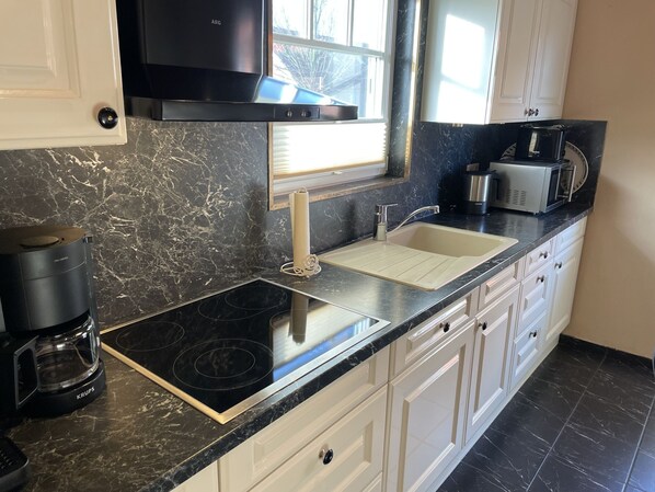 Refrigerador, microondas, lavavajillas y tostadora 