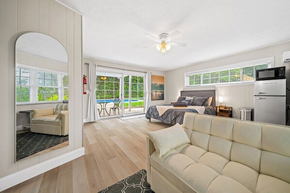 TV - Private Poolside Guesthouse Suite! Prime Ocala Location! (Ocala)