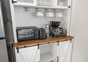 Interior - Private Poolside Guesthouse Suite! Prime Ocala Location! (Ocala)