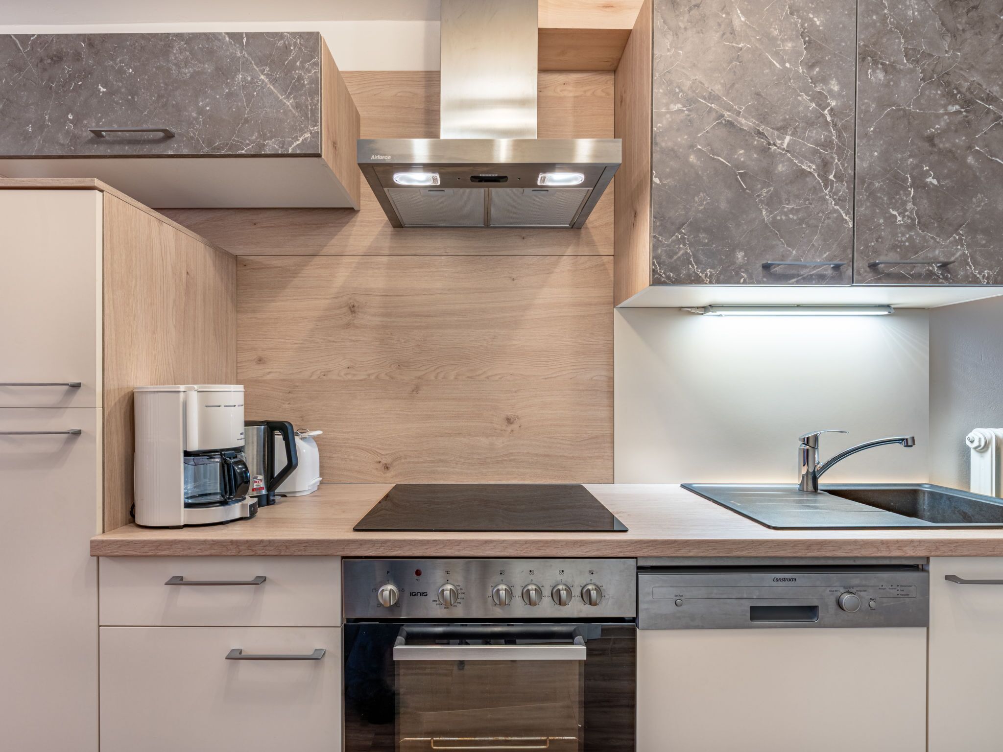 Réfrigérateur, micro-ondes, four, grille-pain