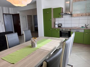Kühlschrank, Ofen, Geschirrspüler, Toaster