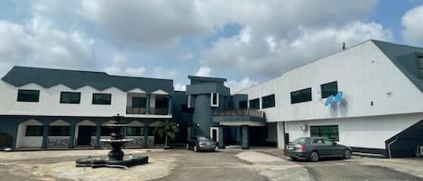 Façana frontal de l'allotjament