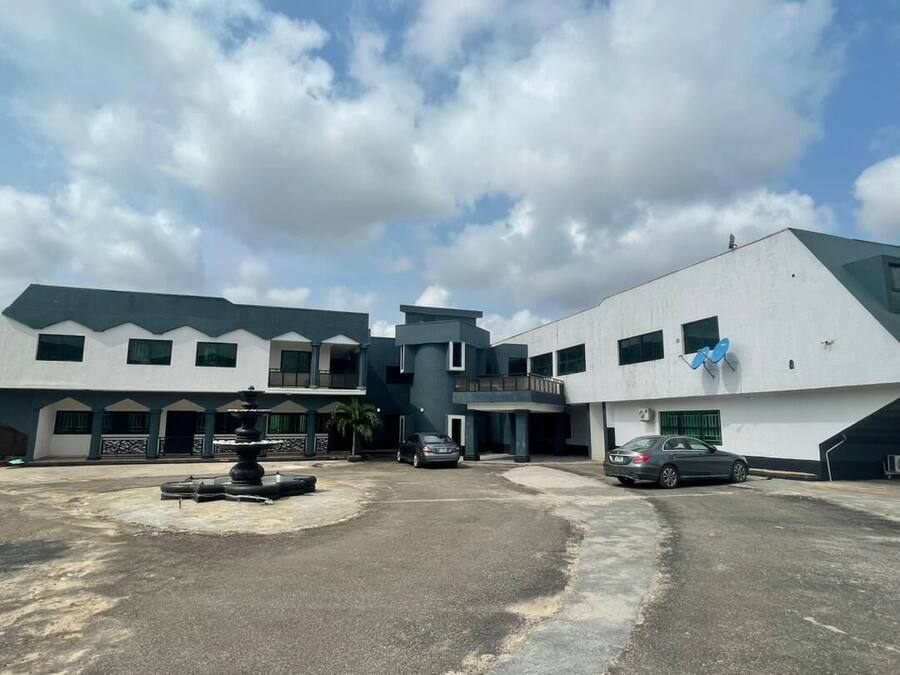Fachada de la propiedad