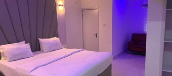 แมนชั่น ซิกเนเจอร์ โฮมส์