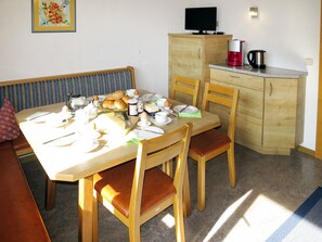 Dining - Mitterer by Interhome (Finkenberg)