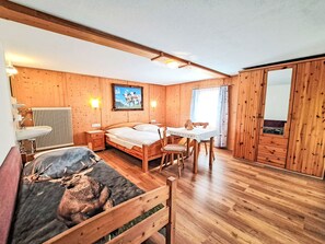 6 bedrooms, Internet