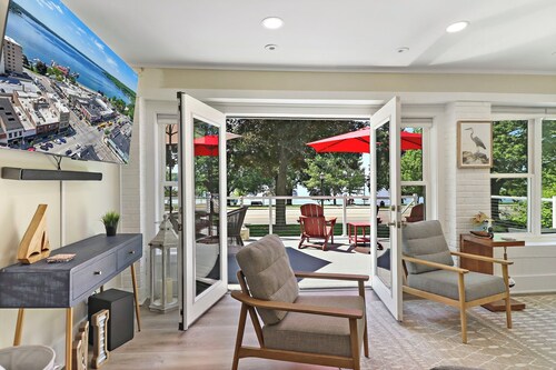 The Geneva Lookout- Lake views, sleeps 14!