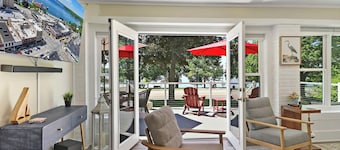 The Geneva Lookout- Lake views, sleeps 14!