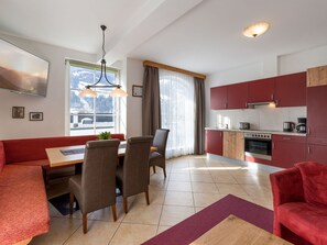 Kjøleskap, mikrobølgeovn, ovn og oppvaskmaskin