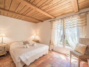 3 bedrooms, iron/ironing board, travel cot, WiFi