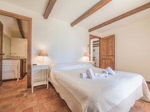 3 bedrooms, iron/ironing board, travel cot, WiFi