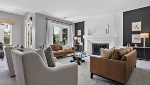 TV, fireplace - This 3926 SqFt Pained Cove pool 3 bedroom home (La Quinta)