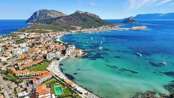 Una spiaggia nelle vicinanze