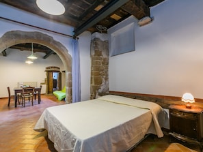 1 多间卧室、上网接入